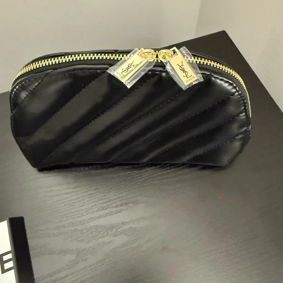 Yves Saint Laurent beauty bag, YSL mascara
YSL sample perfume, YSL body balm. - Picture 5 of 9